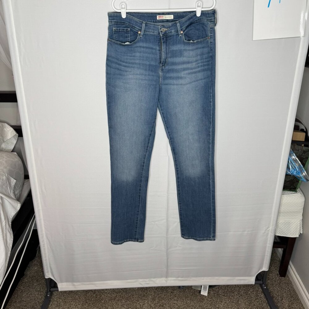 Levi Signature Mid-Rise Straight Jean